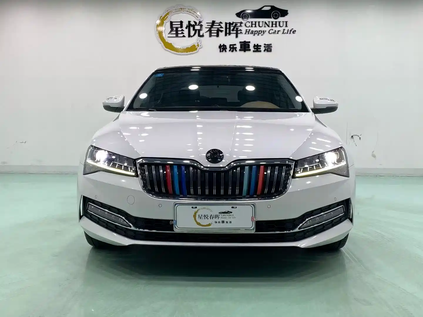 Photo 2 - Škoda Superb