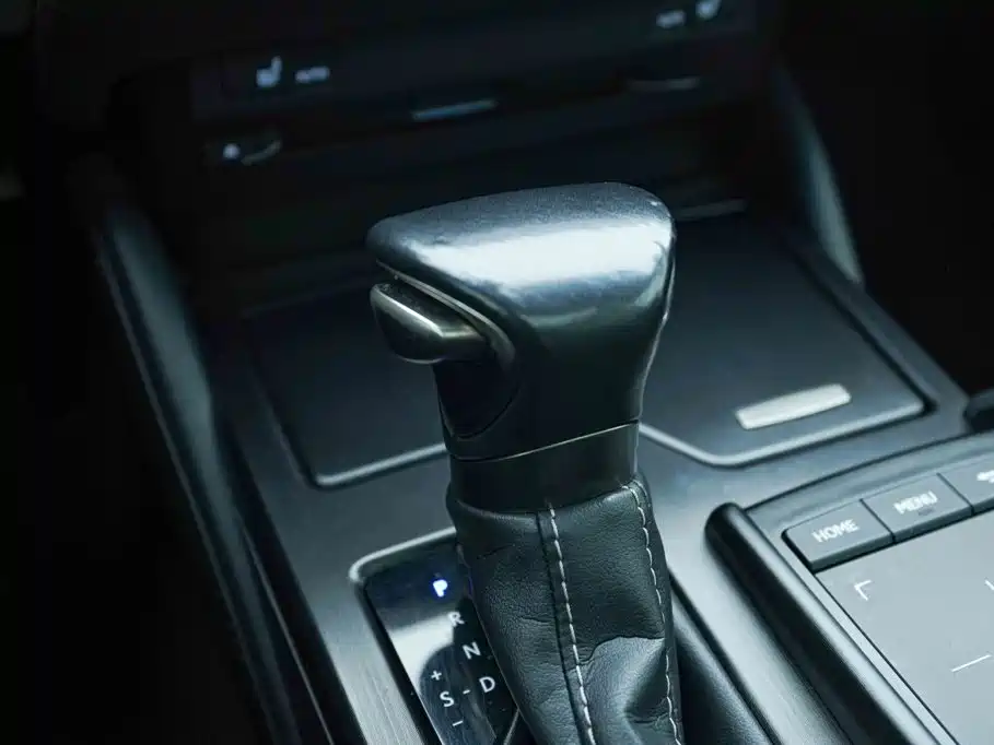 Фото 9 - Lexus ES