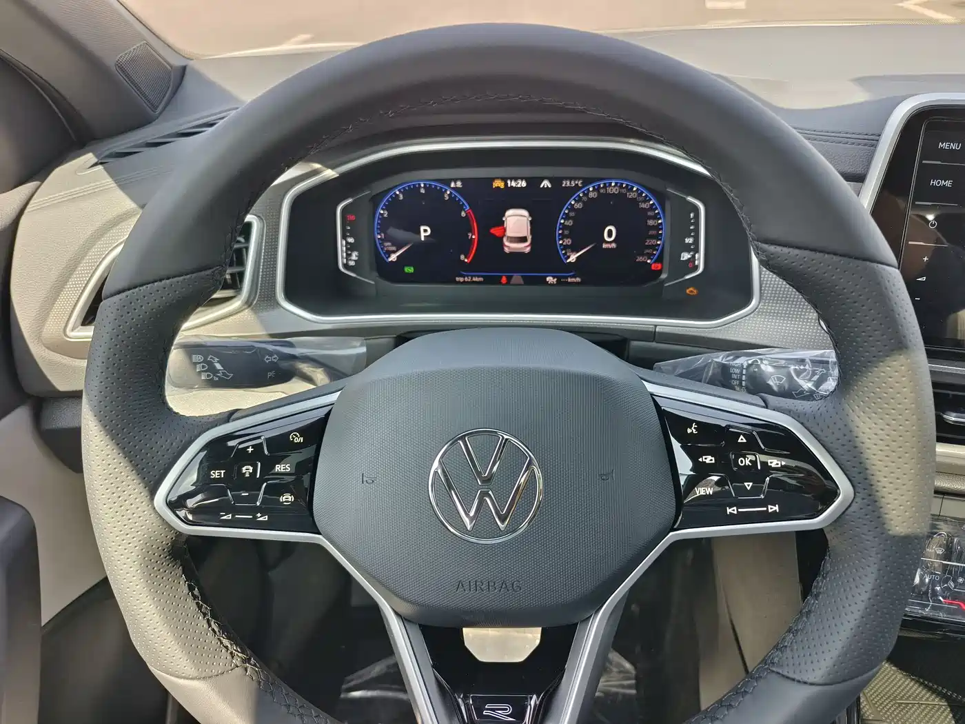 VOLKSWAGEN T-ROC EXPLORING SONGS