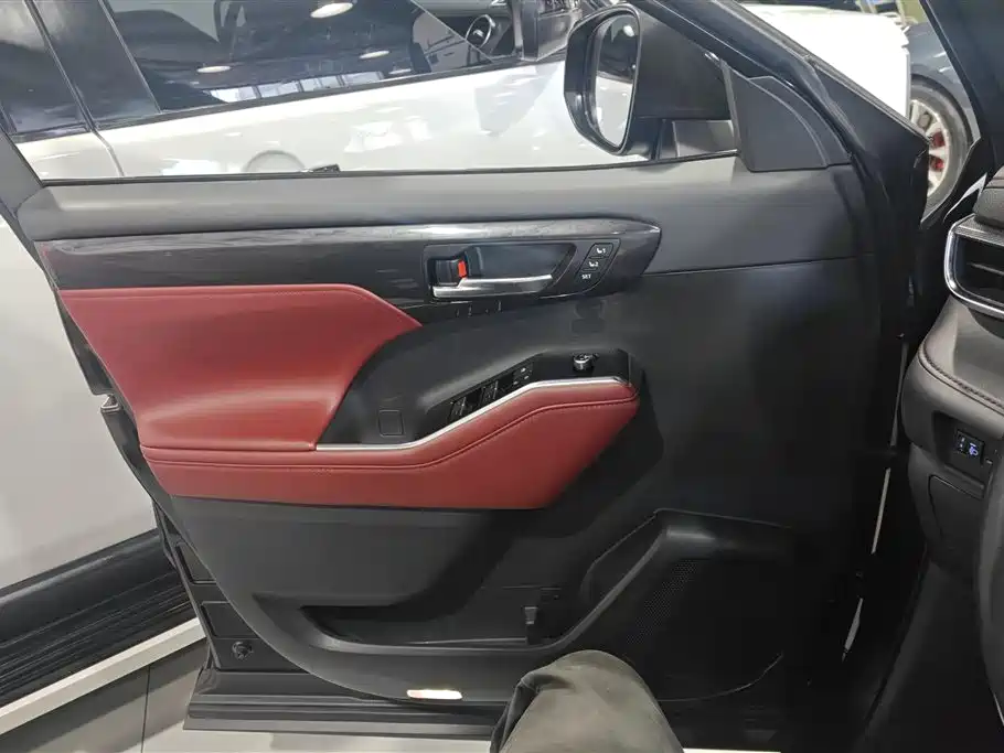 Toyota Crown Kluger 2021 2.5L HEV AWD Flagship Edition фото 7