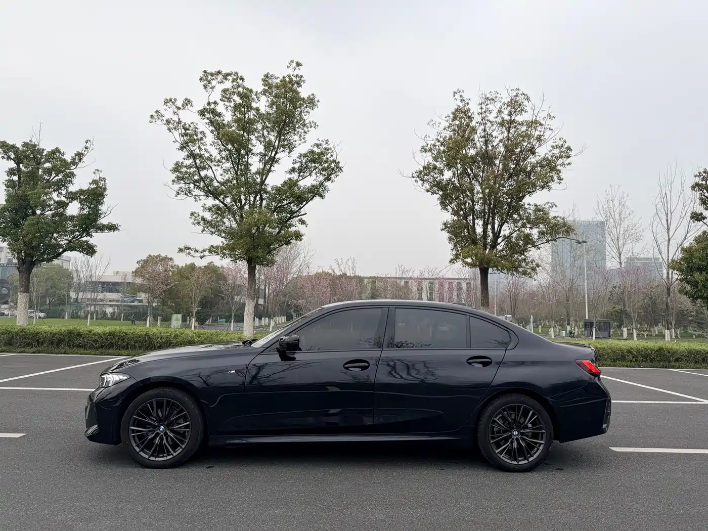 BMW 3 Series 2023 325Li M Sport Black Night Package фото 14