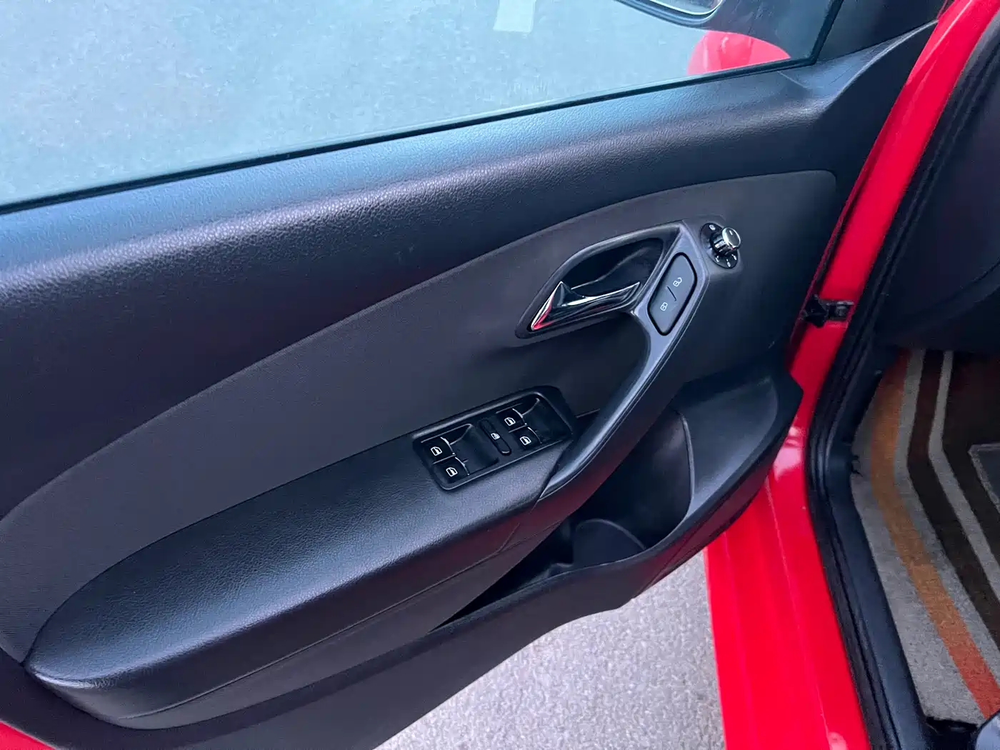 Volkswagen Polo 2011 1.6L Automatic Style Edition фото 12