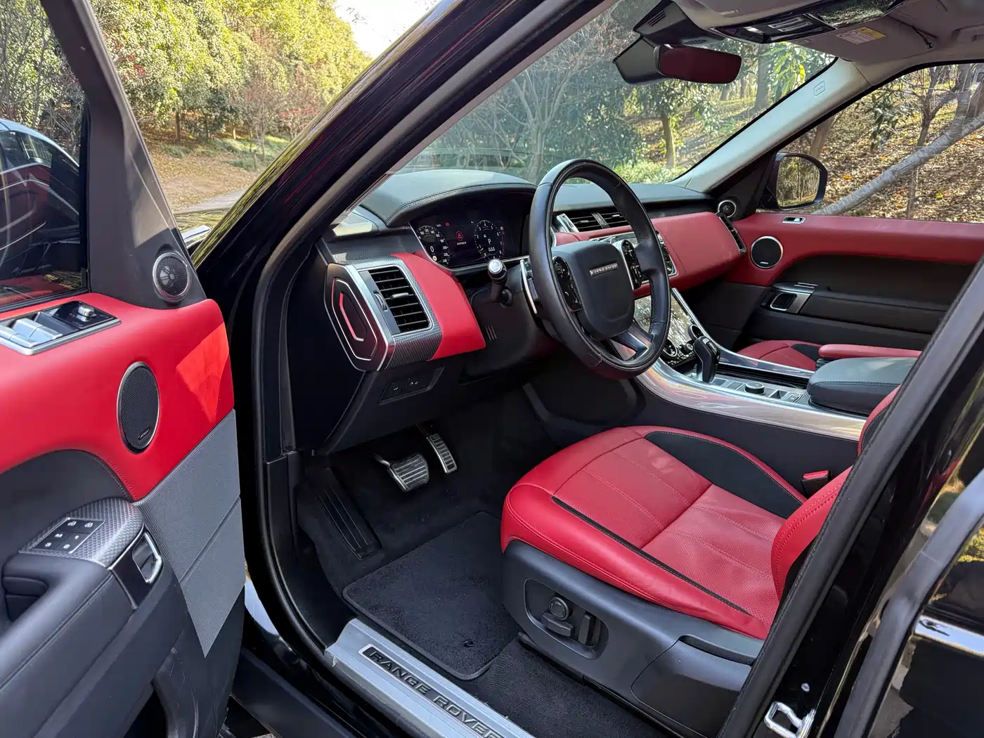 Land Rover Range Rover Sport 2022 3.0 L6 Gloss Black Edition фото 3