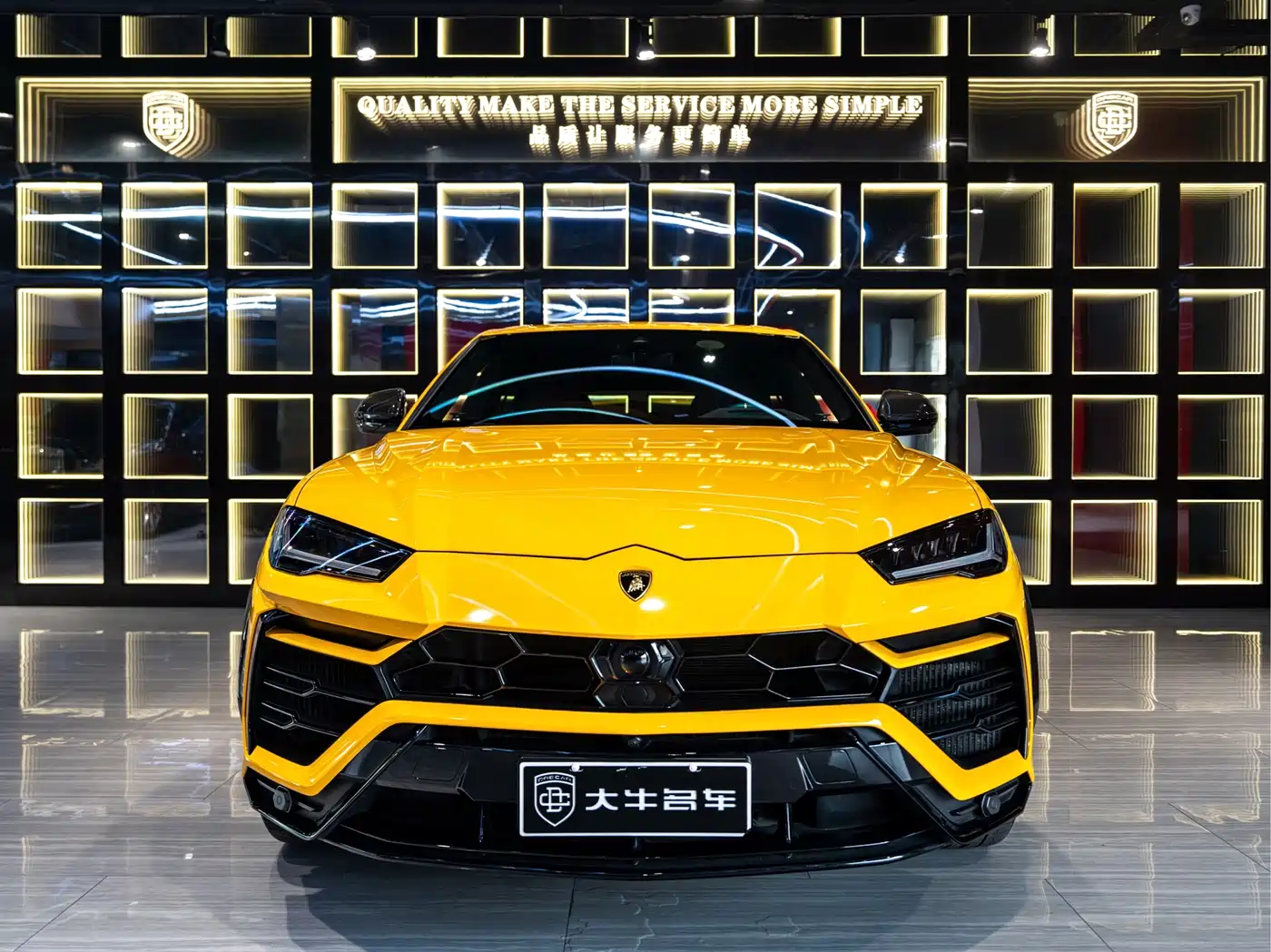 Фото 2 - Lamborghini Urus