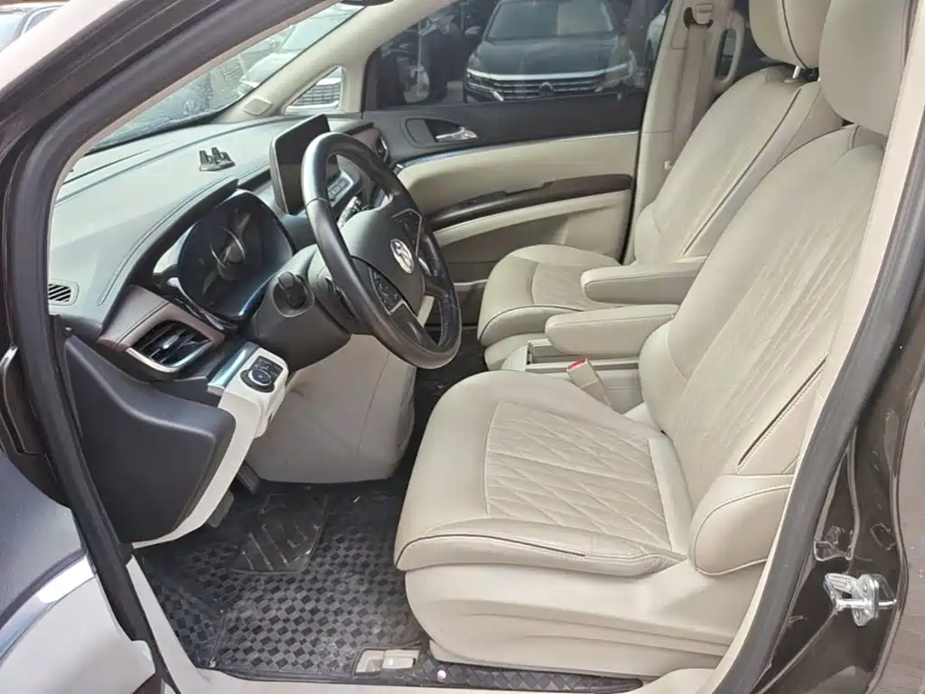 Фото 15 - Buick GL8