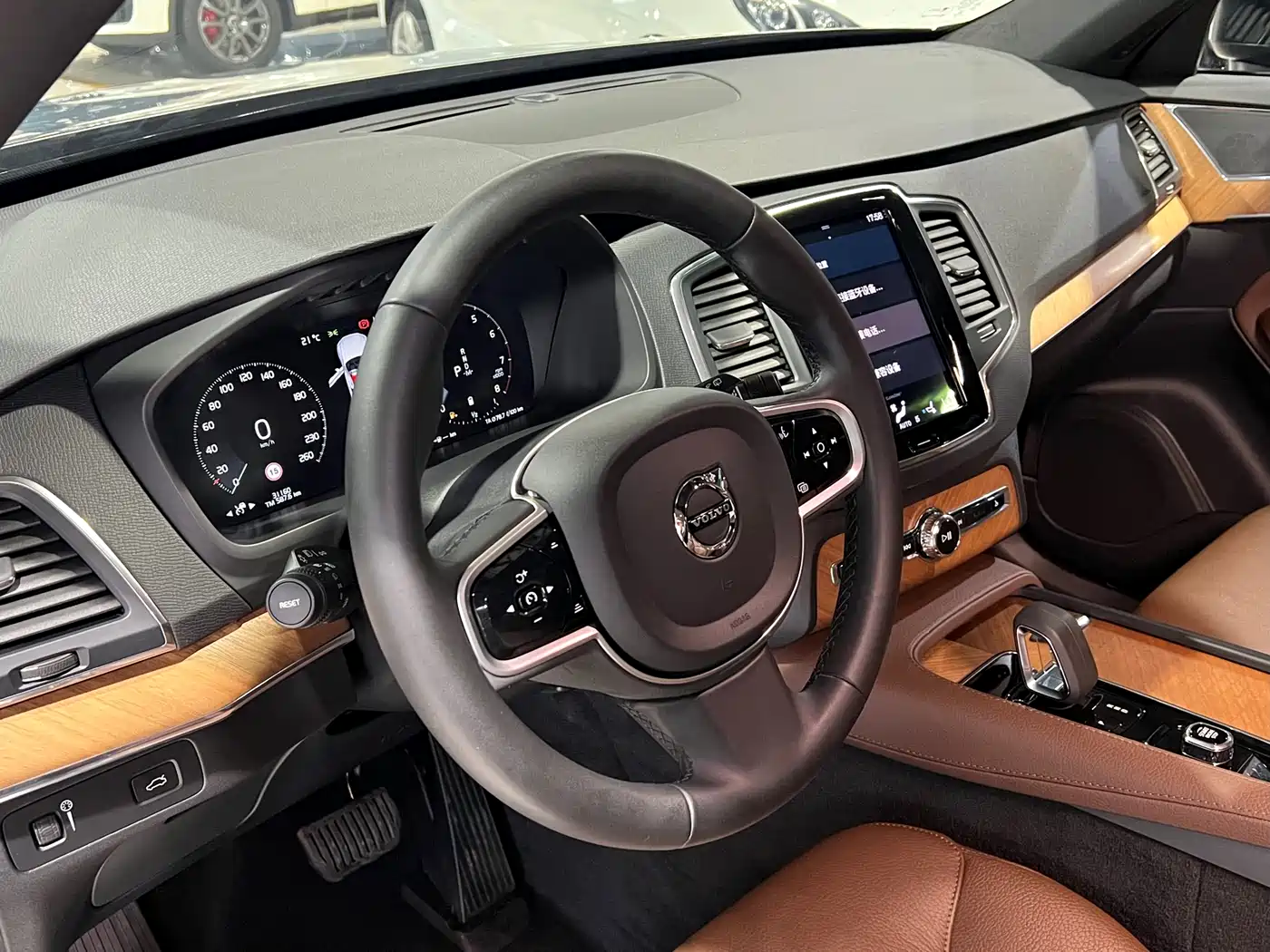 VOLVO XC90