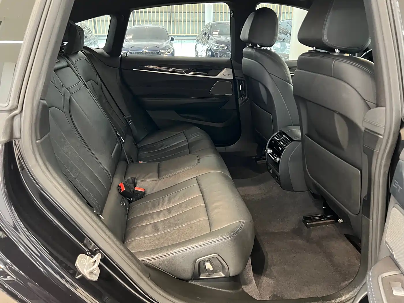 BMW 6 Series GT 2020 630i M Sport Package фото 13