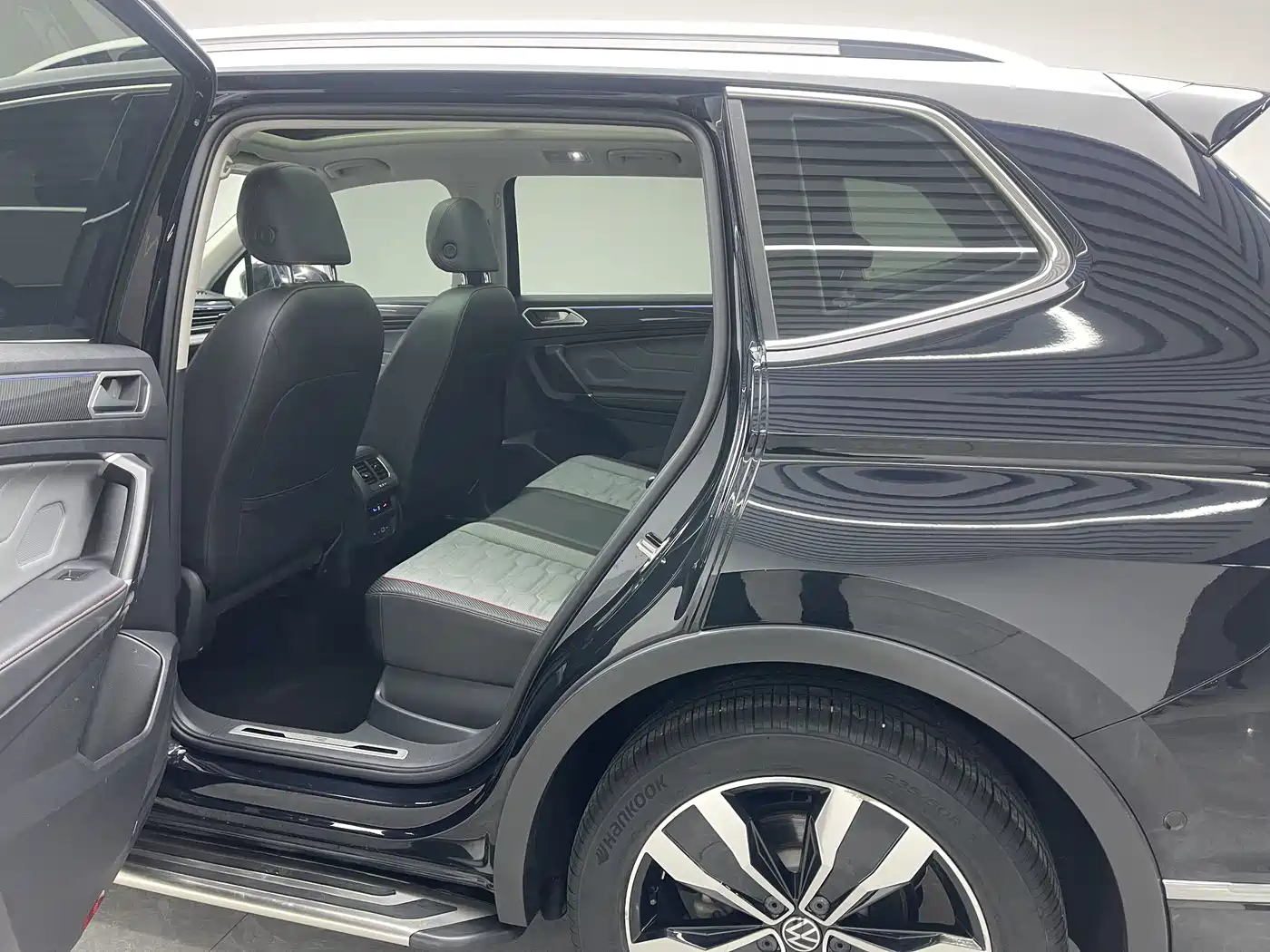Volkswagen Tiguan L 2023 330TSI Auto 2WD R-Line Flagship Edition фото 17