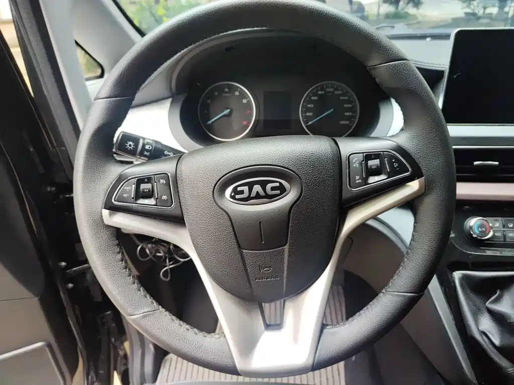 JAC Refine M3 2024 2022 1.5T 7-Seater Standard