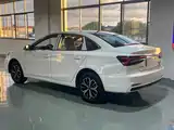 Photo 6 - Roewe i6 MAX EV