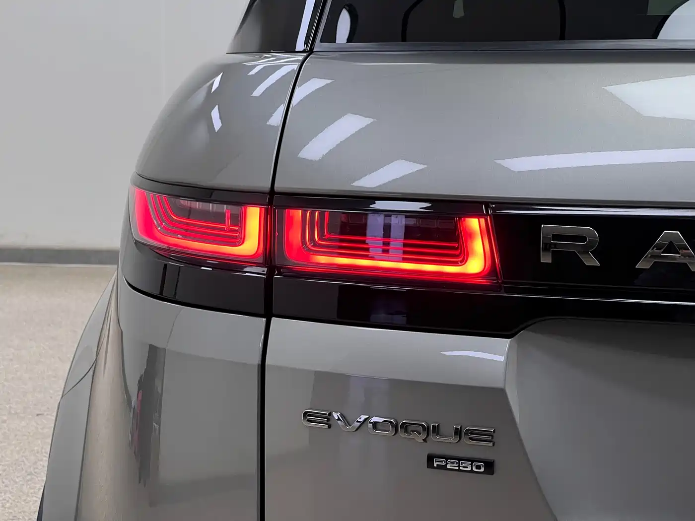 Land Rover Range Rover Evoque 2021 Range Rover Evoque L 249PS R-Dynamic HSE Luxury Edition фото 9