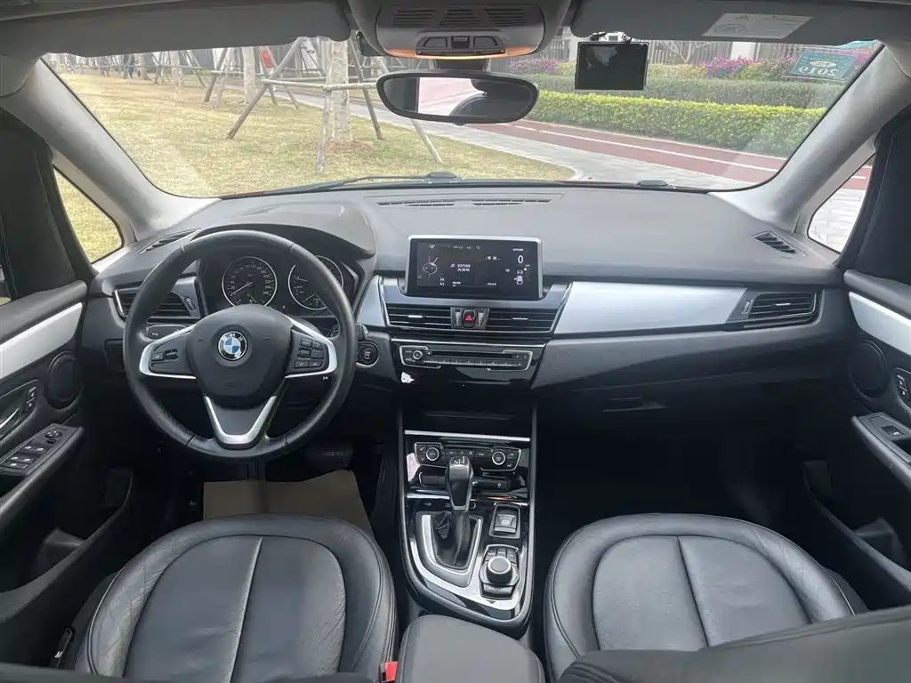 BMW 2 Series Touring 2016 218i Leading фото 7