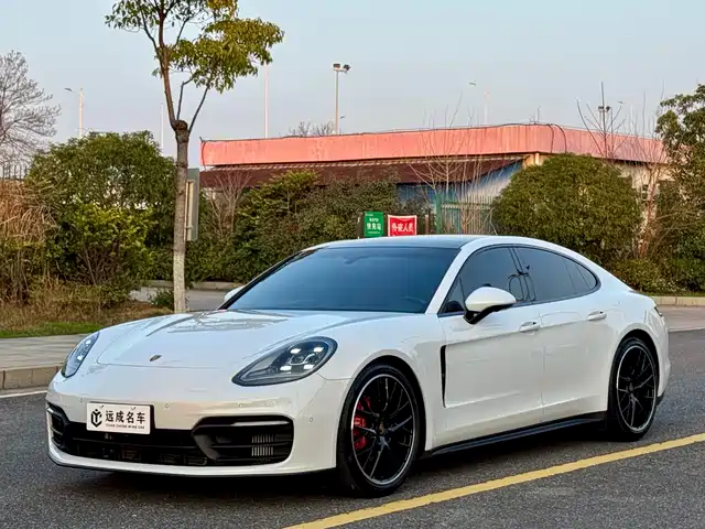 PORSCHE PANAMERA