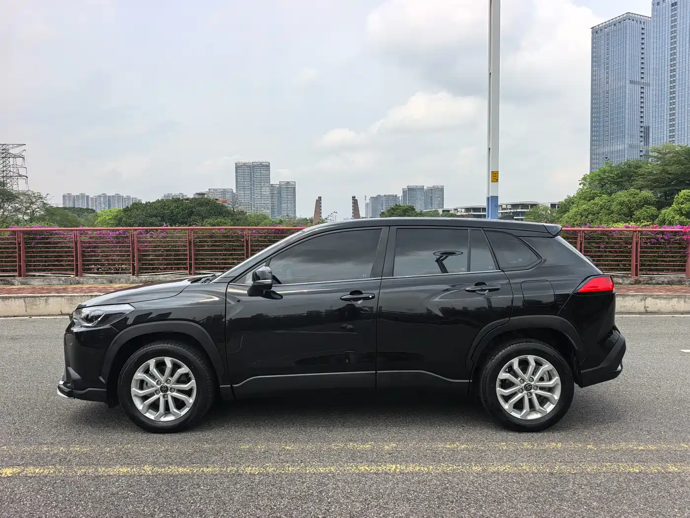 Toyota Frontlander 2022 2.0L CVT Leading Edition фото 20
