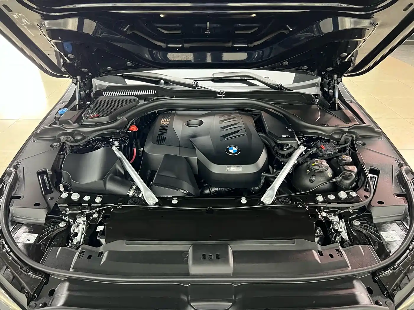 BMW 5 Series 2025 530Li Premium M Sport Package фото 25