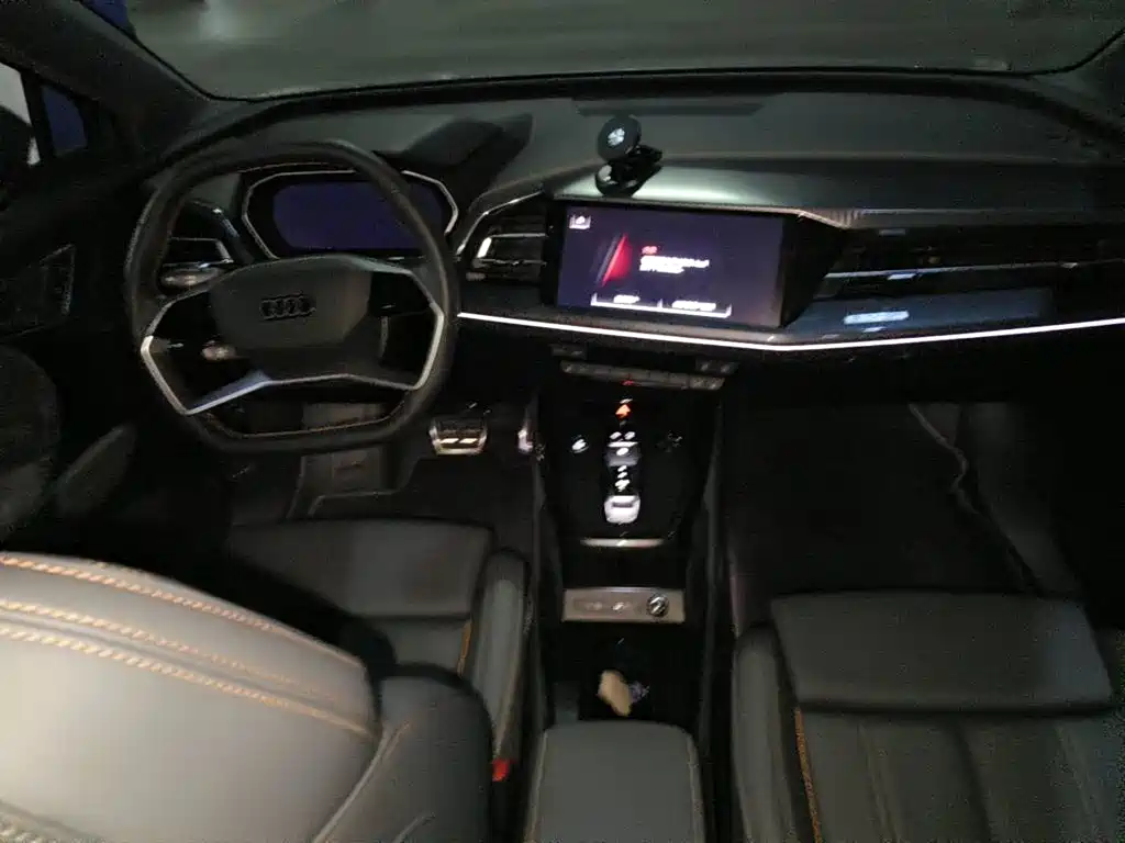 Photo 12 - Audi Q4 e-tron