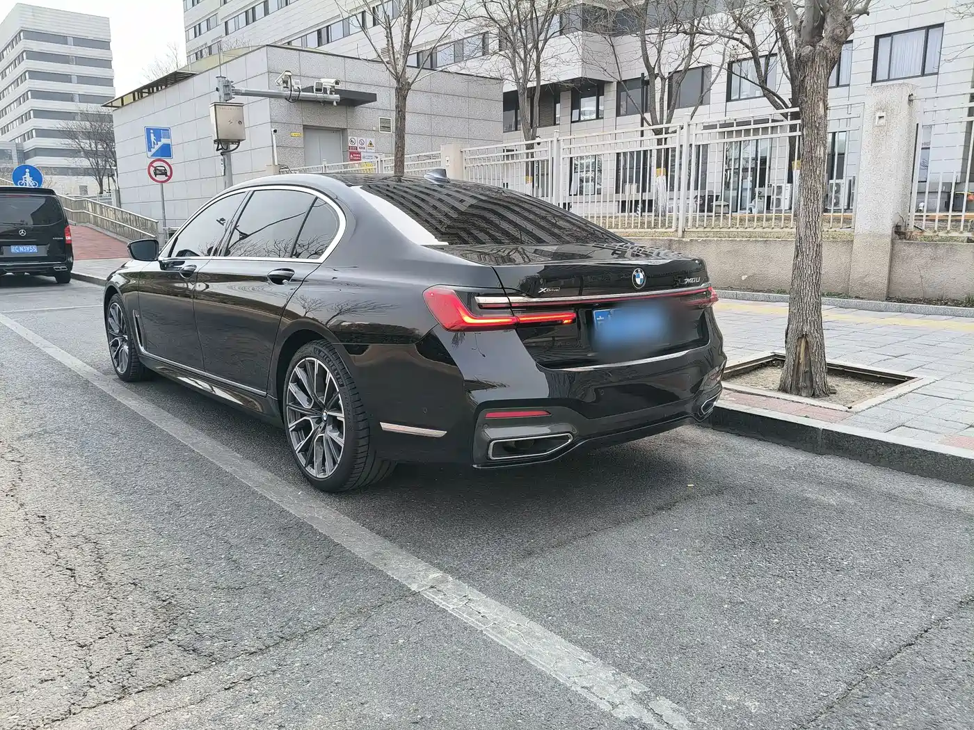 BMW 7 Series 2019 Facelift 740Li xDrive Executive M Sport Package фото 31