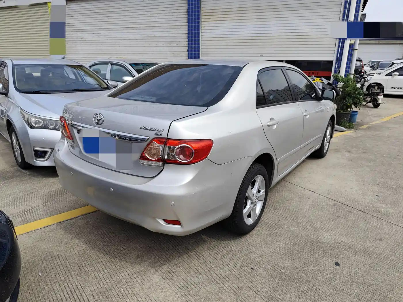 Toyota Corolla 2011 1.8L CVT GL-i Commemorative Edition фото 3
