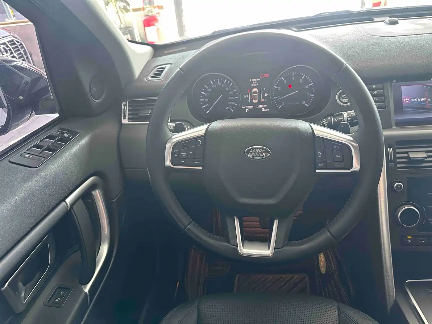 Land Rover Discovery Sport 2016 2.0T SE фото 14
