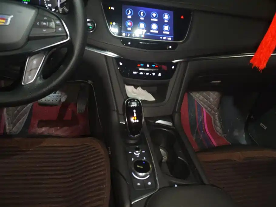 CADILLAC XT5