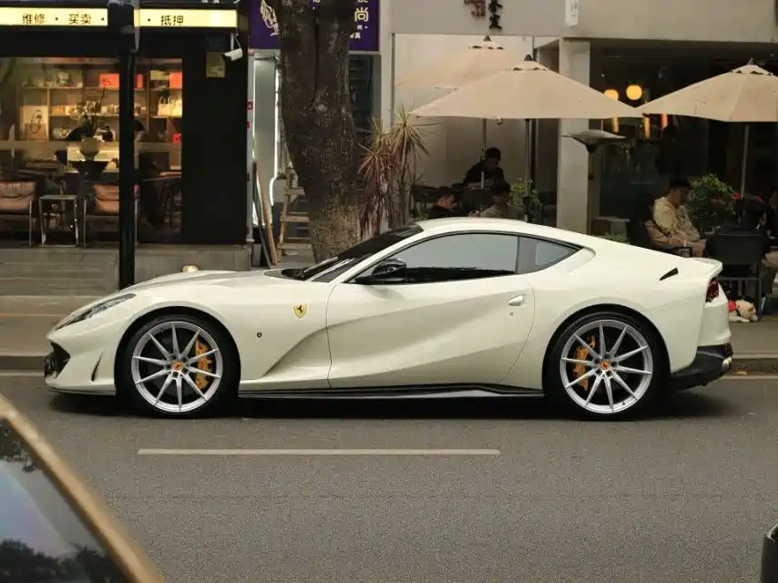 Ferrari 812 2019 2017 6.5L Superfast