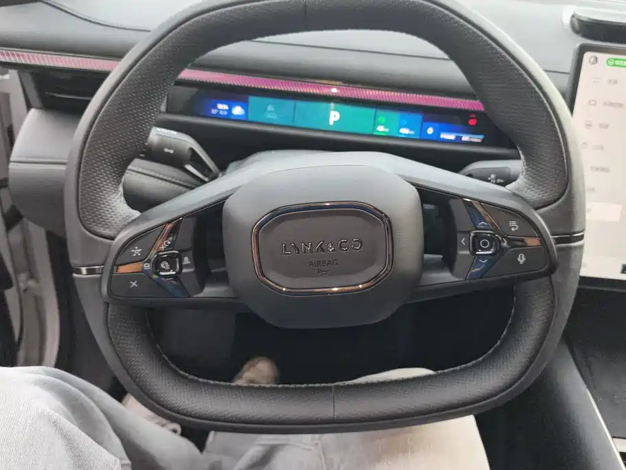 Lynk & Co 10 EM-P 2026 2025 Facelift 120 AWD Ultra