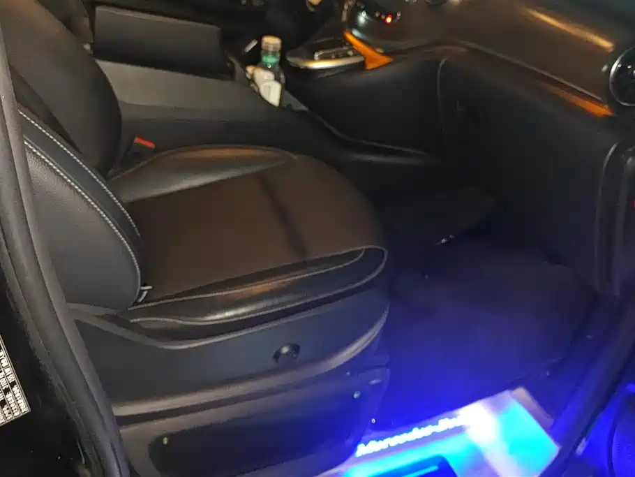 MERCEDES-BENZ V CLASS