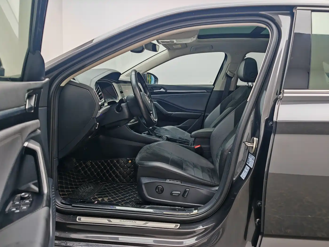Volkswagen Sagitar 2019 280TSI DSG Luxury Edition China VI фото 14