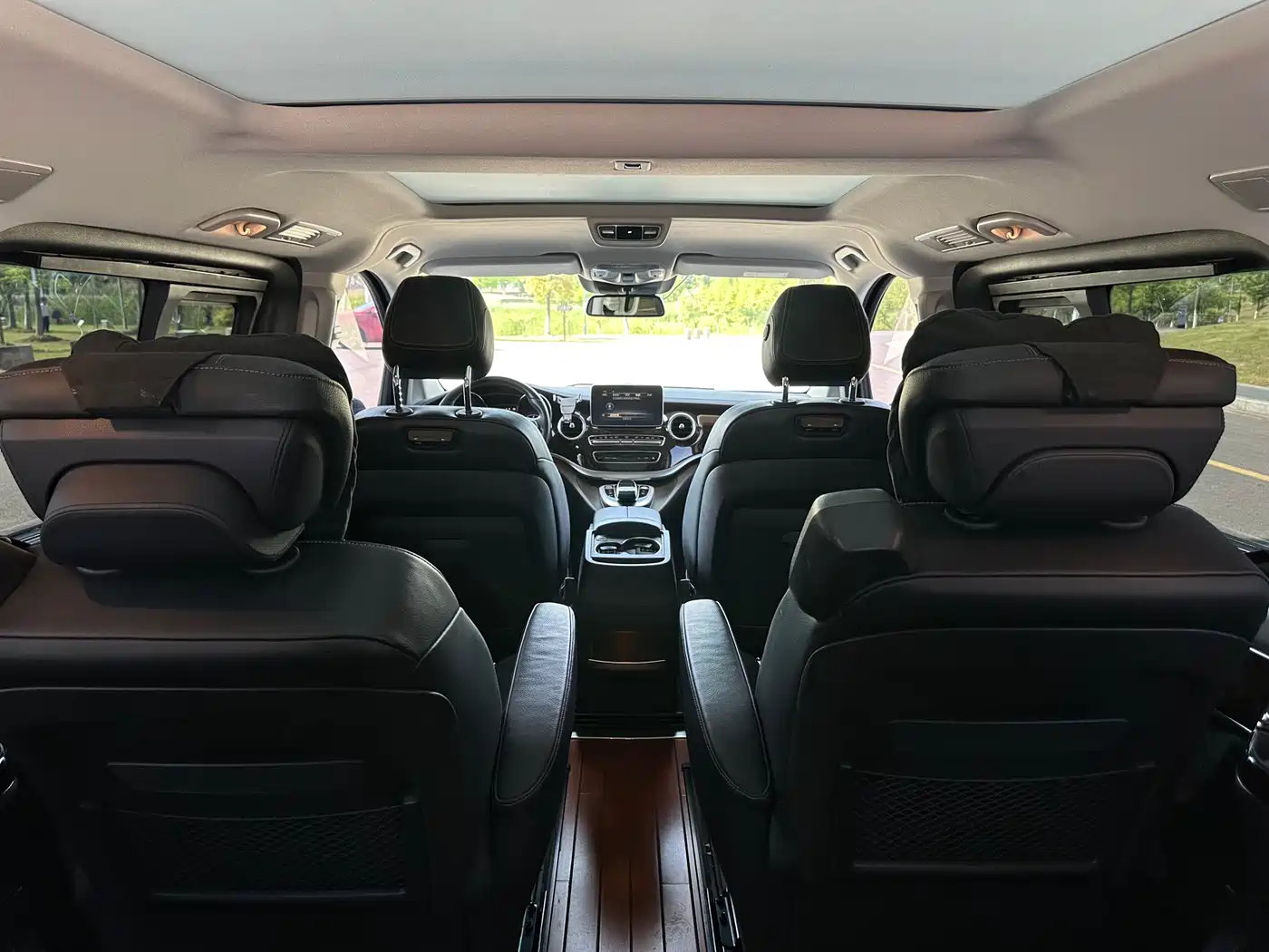 Mercedes-Benz V-Class 2017 Model V 260 L Premium Extended Edition фото 11