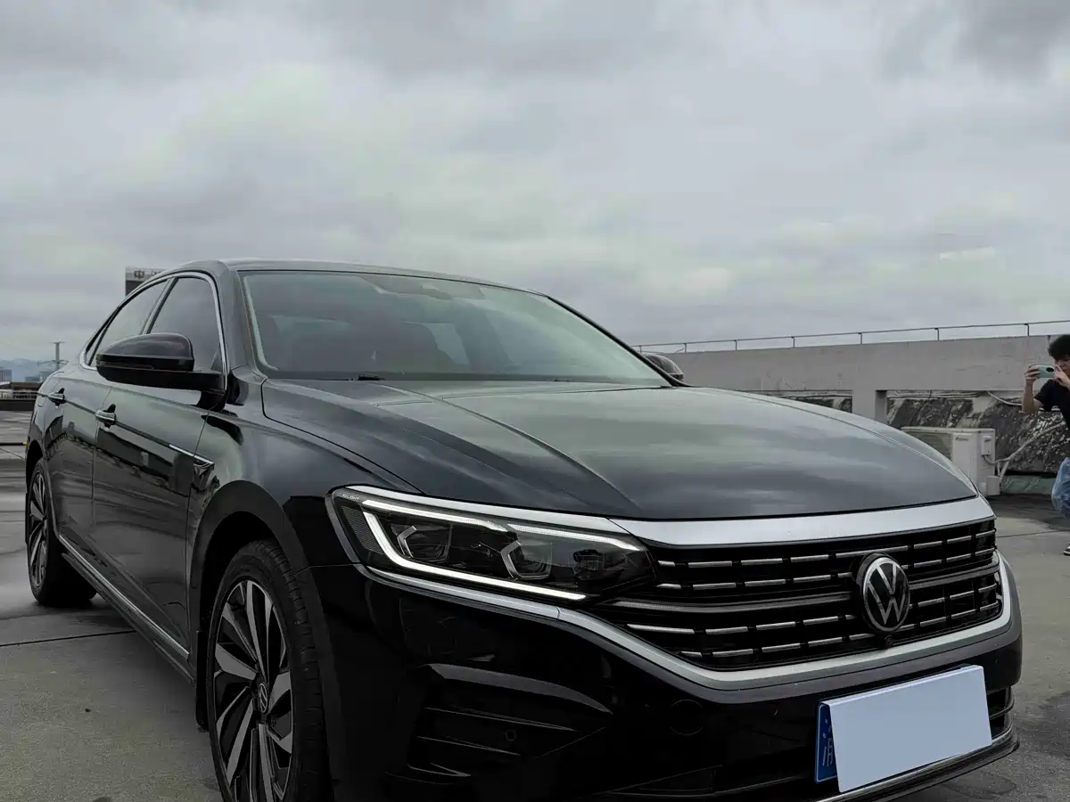 Volkswagen Passat 2023 Facelift 380TSI Luxury Edition фото 4
