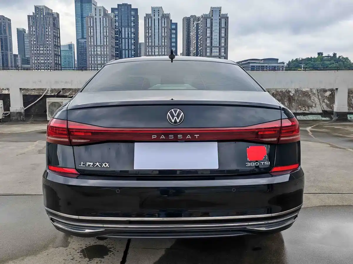 Volkswagen Passat 2023 Facelift 380TSI Luxury Edition фото 7