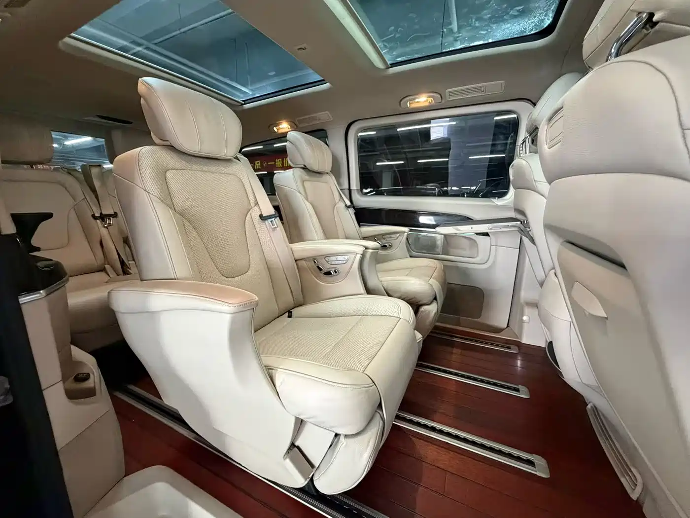 Mercedes-Benz V-Class 2016 V 260 Premium Edition фото 4