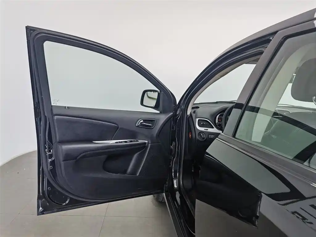 Fiat Freemont 2012 2.4L Comfort Edition фото 8