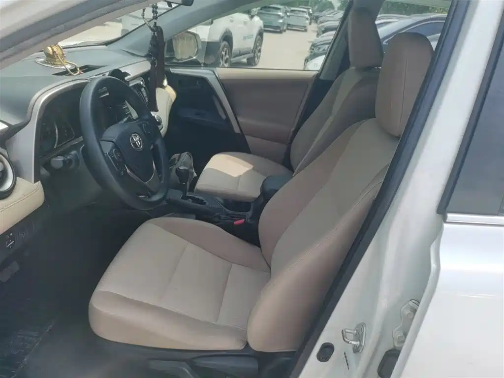 Toyota RAV4 Rongfang 2015 2.0L CVT 2WD Trend Edition фото 15