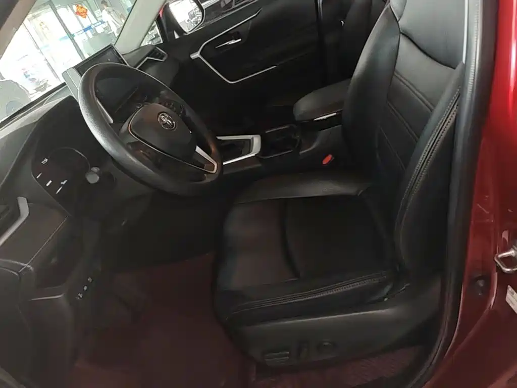 Photo 11 - Toyota RAV4 Rongfang