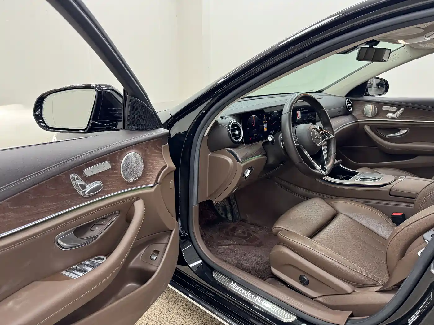 Mercedes-Benz E-Class 2022 E 300 L Luxury фото 8