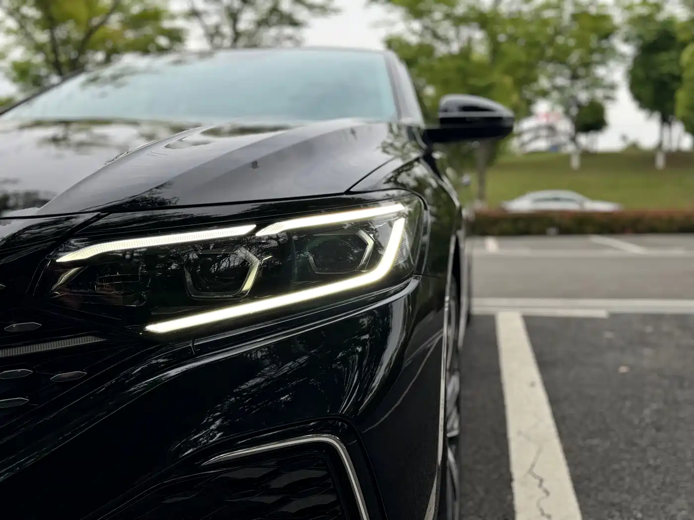Volkswagen Passat 2022 330TSI Starlight Luxury Edition фото 25