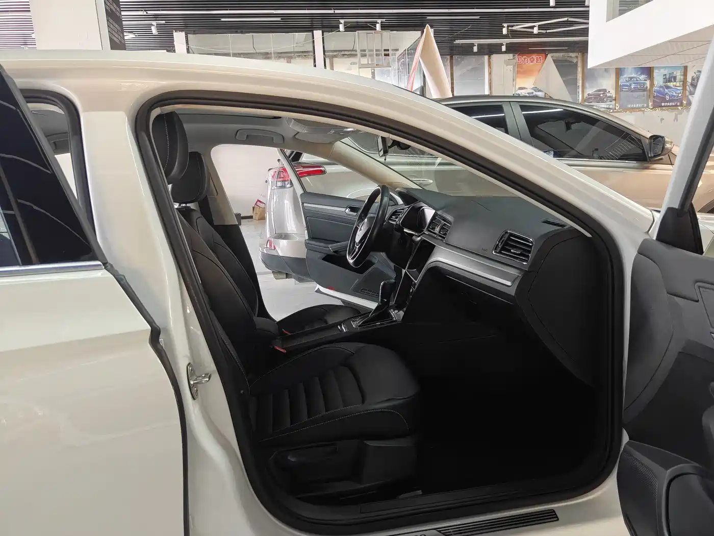 Volkswagen Lamando 2021 280TSI DSG Comfort Edition фото 8