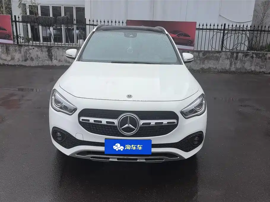 MERCEDES-BENZ GLA