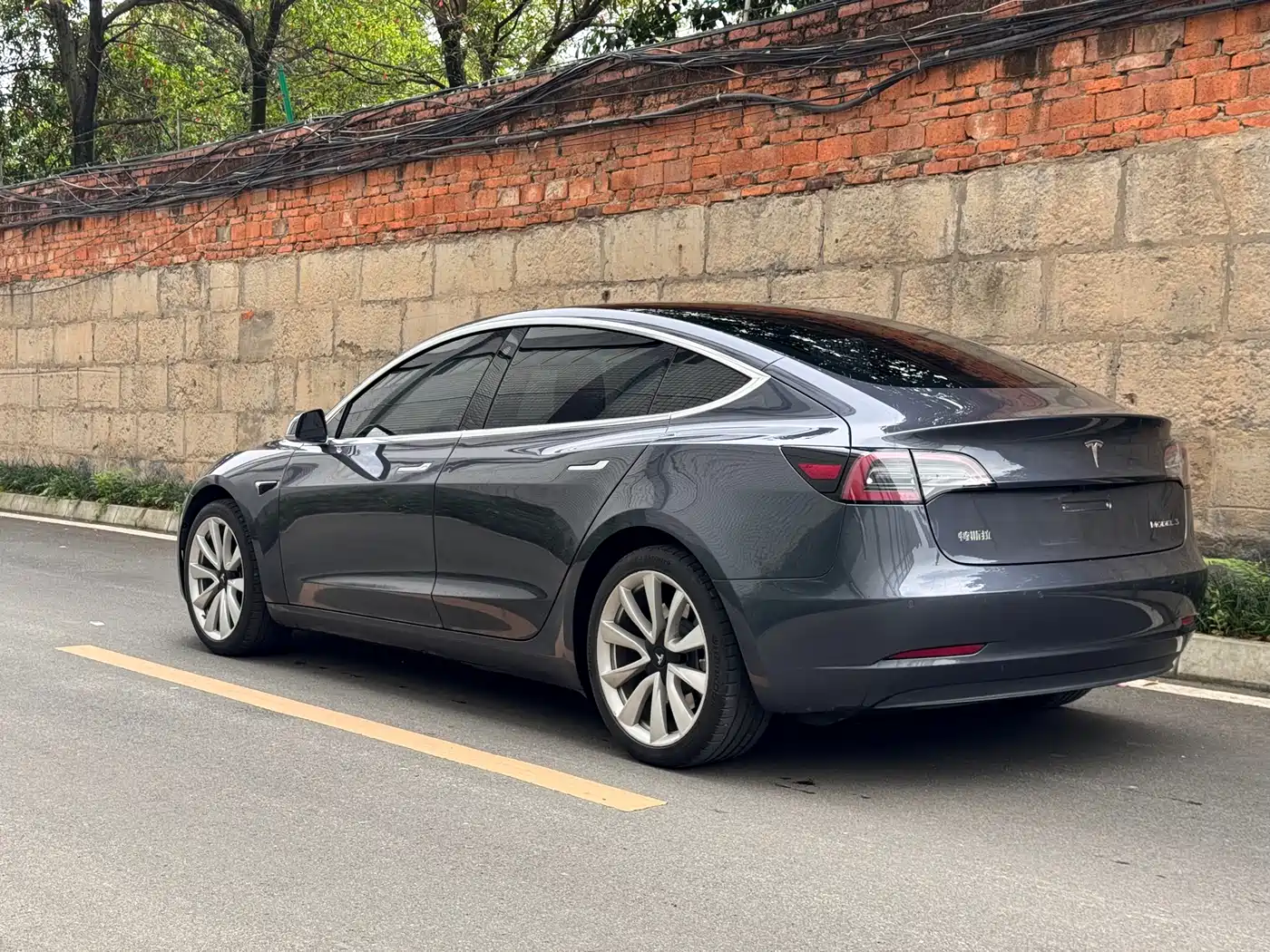 TESLA MODEL 3