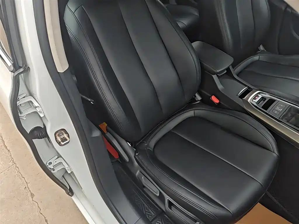 Peugeot 408 2016 1.6T Automatic Luxury Edition фото 25