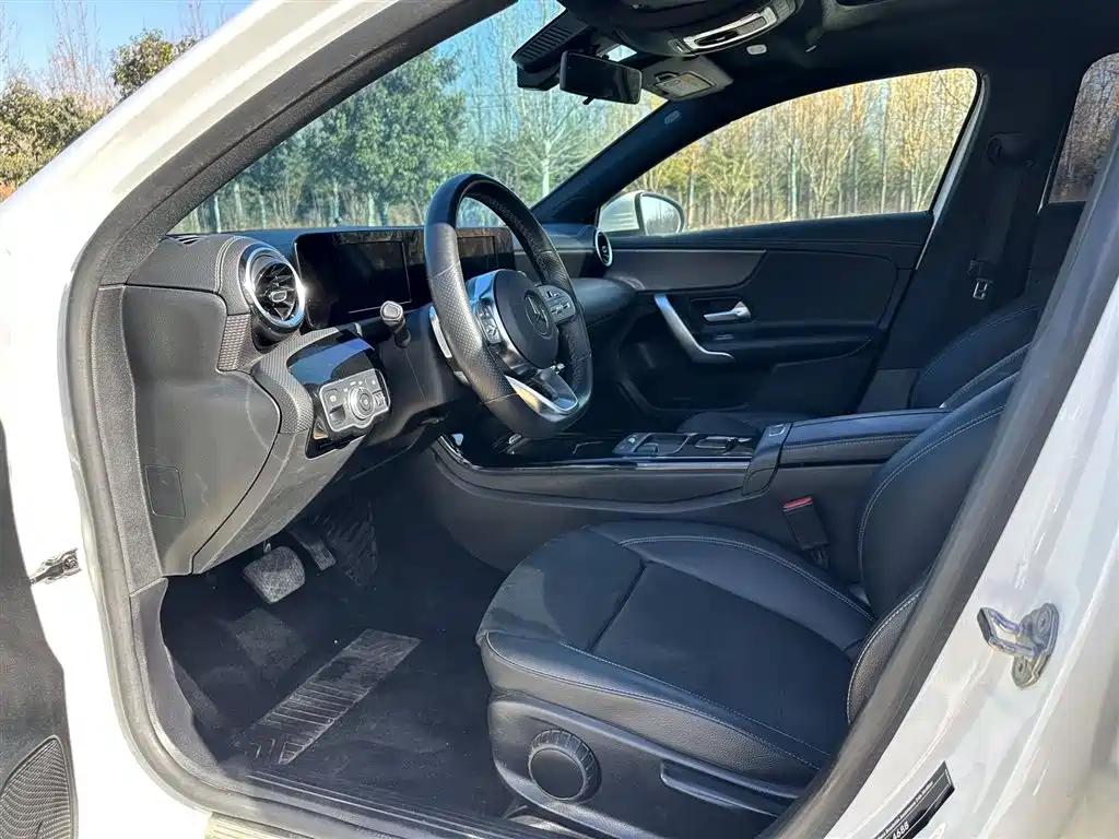 Mercedes-Benz A-Class 2020 A 180 L Sport Sedan фото 4