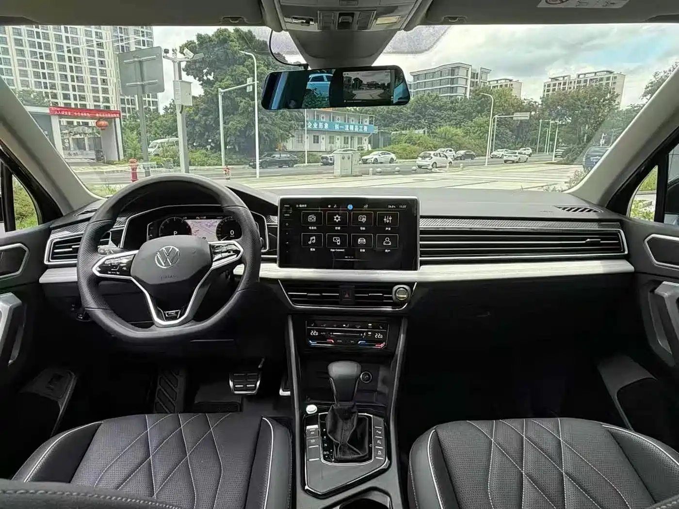 Фото 9 - Volkswagen Tiguan L