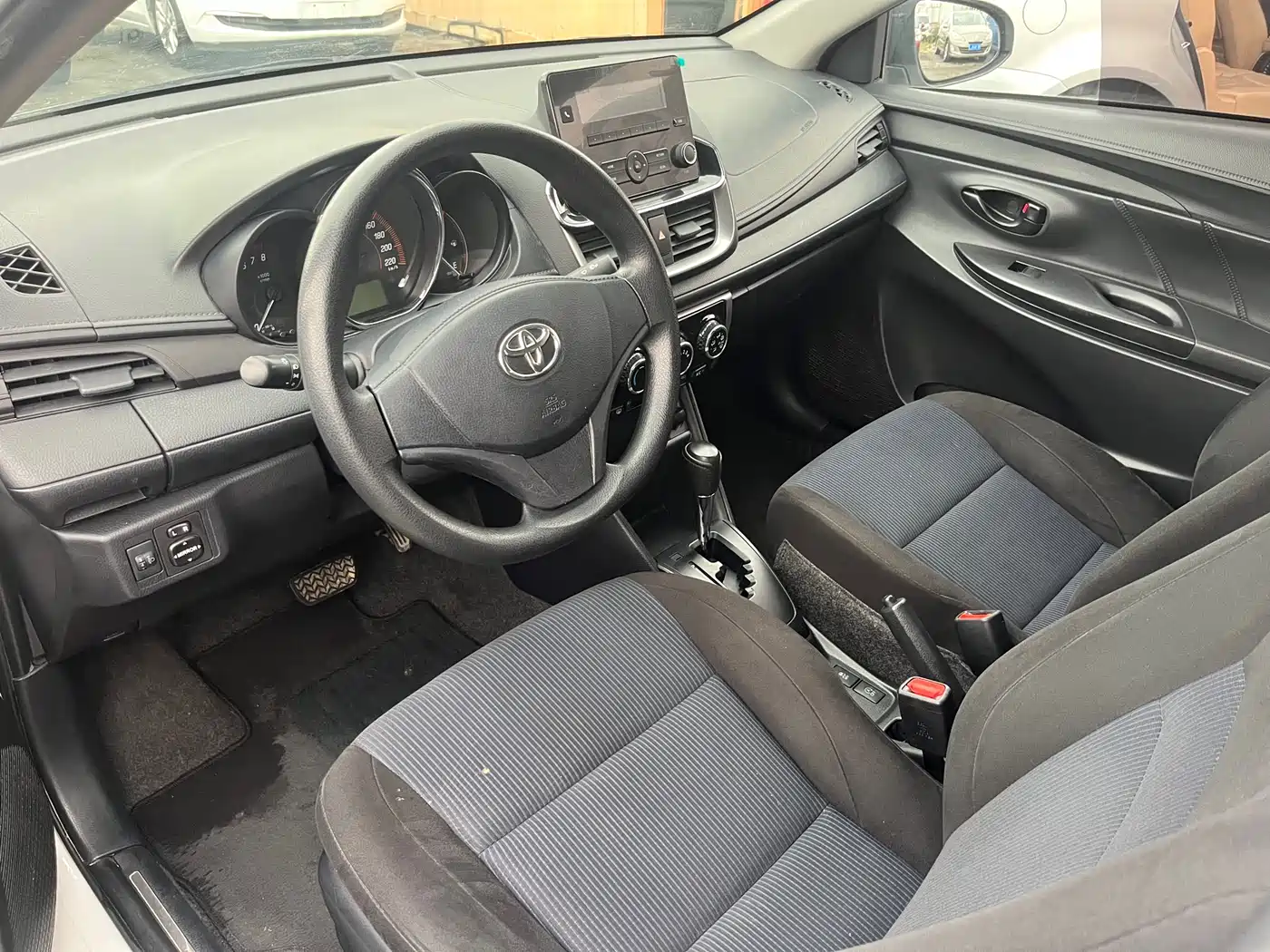Toyota YARiS L Zhi Xiang 2021 1.5L CVT Leading Edition фото 6