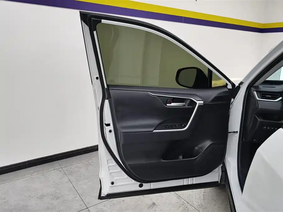 Toyota Wildlander 2023 Hybrid 2.5L E-CVT AWD Luxury PLUS Edition фото 7