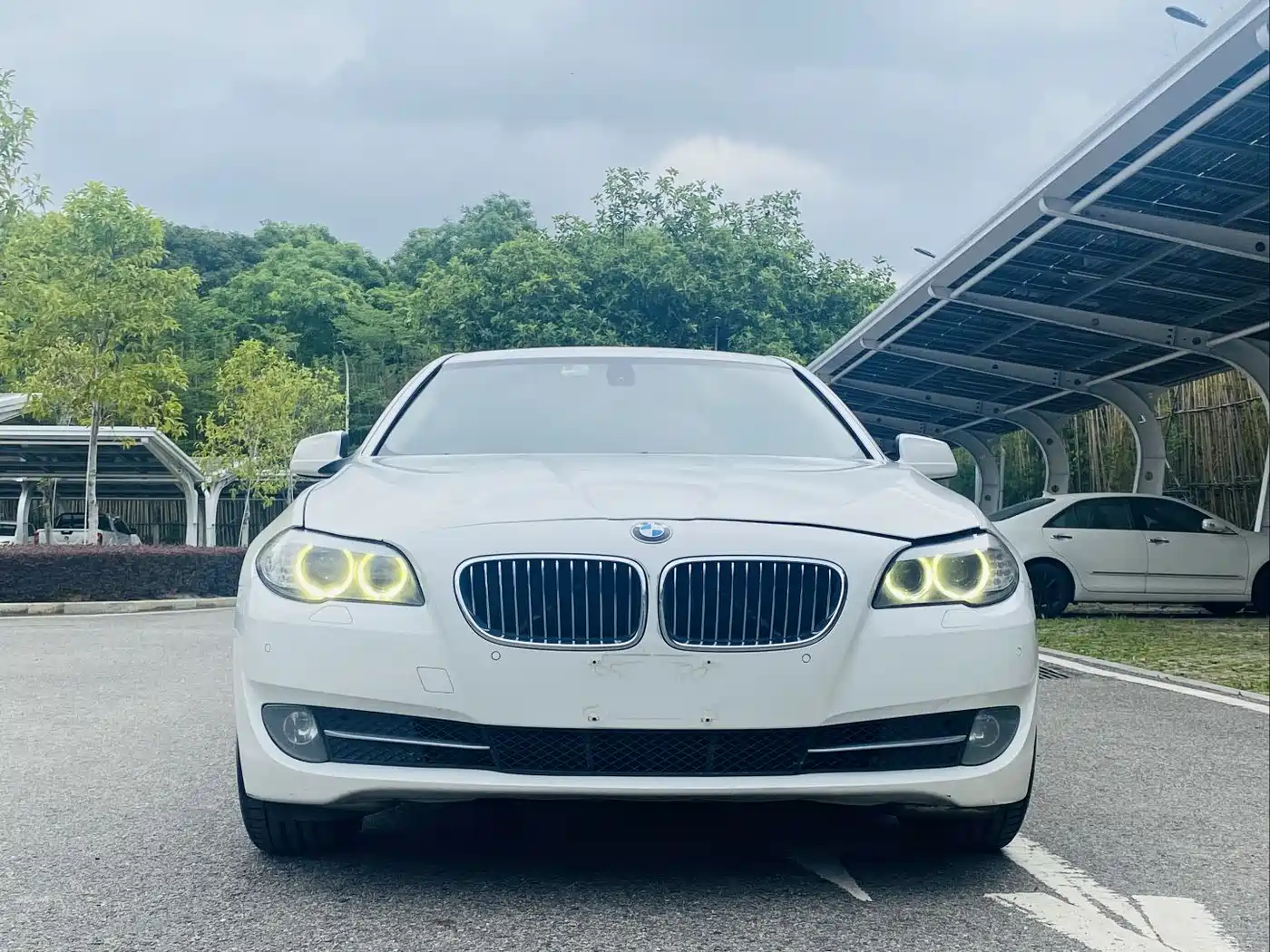 BMW 5 Series 2011 523Li Leading фото 2