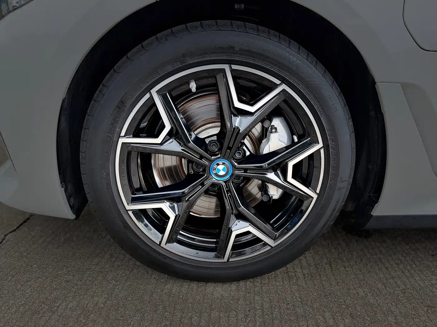 BMW i3 2024 eDrive 40 L Shadow Night Package фото 12