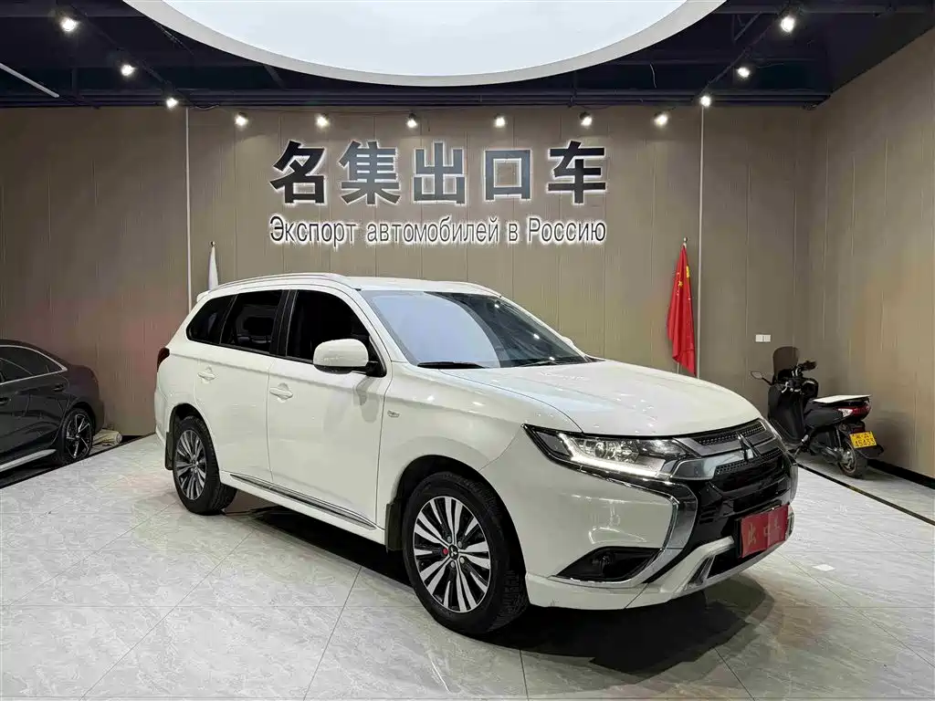Mitsubishi Outlander 2021 2.0L 2WD Smooth Ride Version 5-Seater 3
