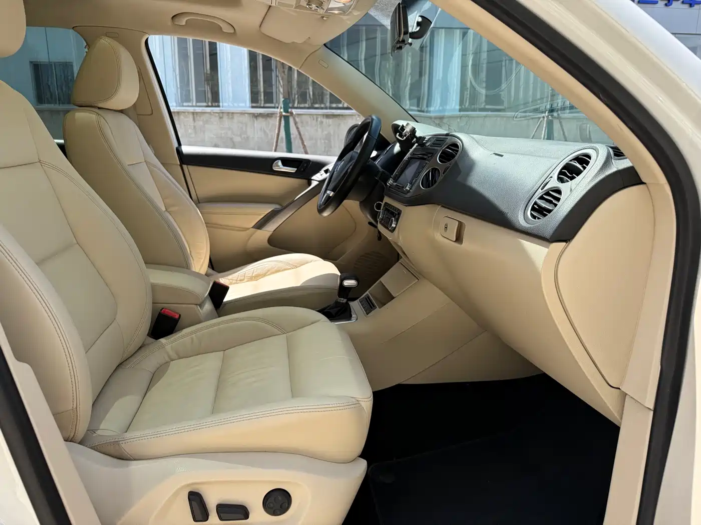 Volkswagen Tiguan 2010 1.8TSI Automatic 4WD Elite фото 6