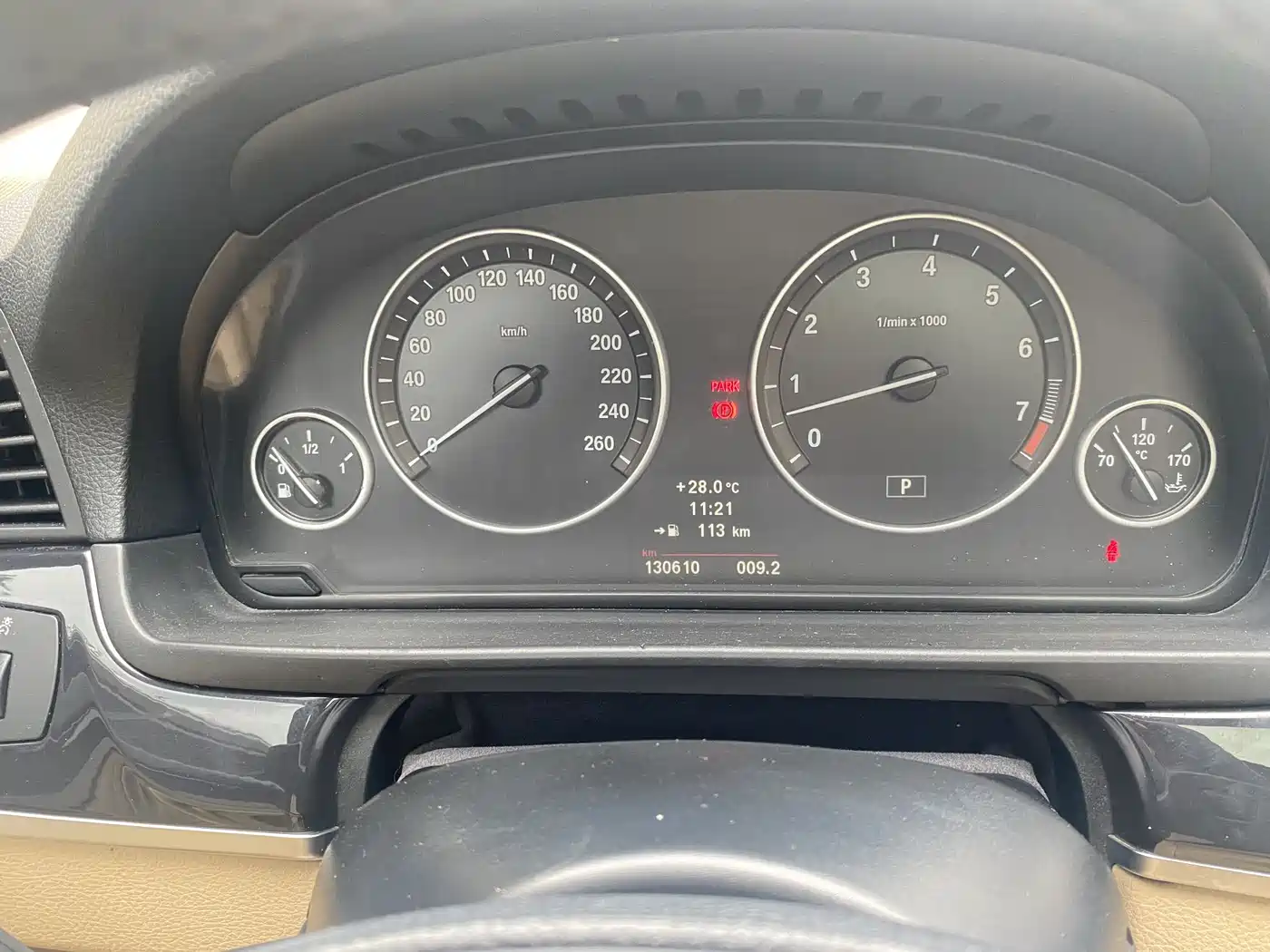 BMW 5 Series 2011 523Li Leading фото 18